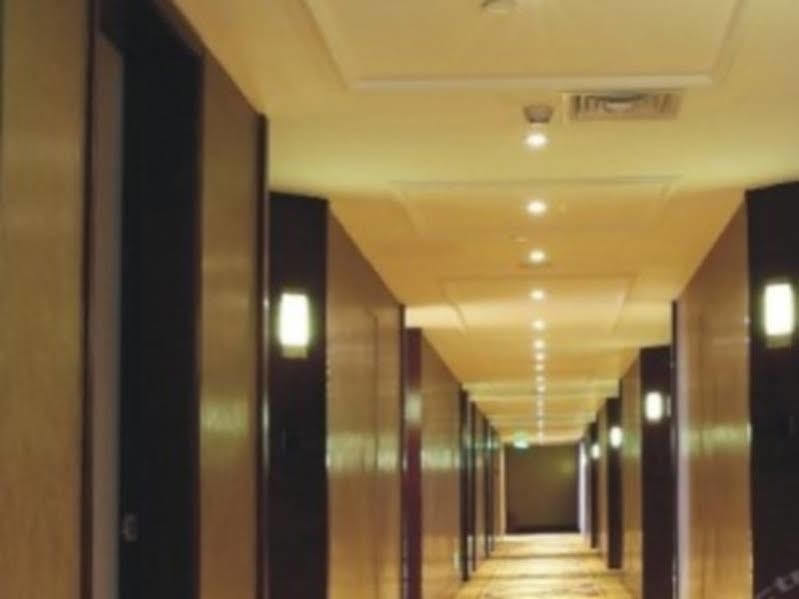 Shenzhen Baoan Royal International Hotel Exteriör bild